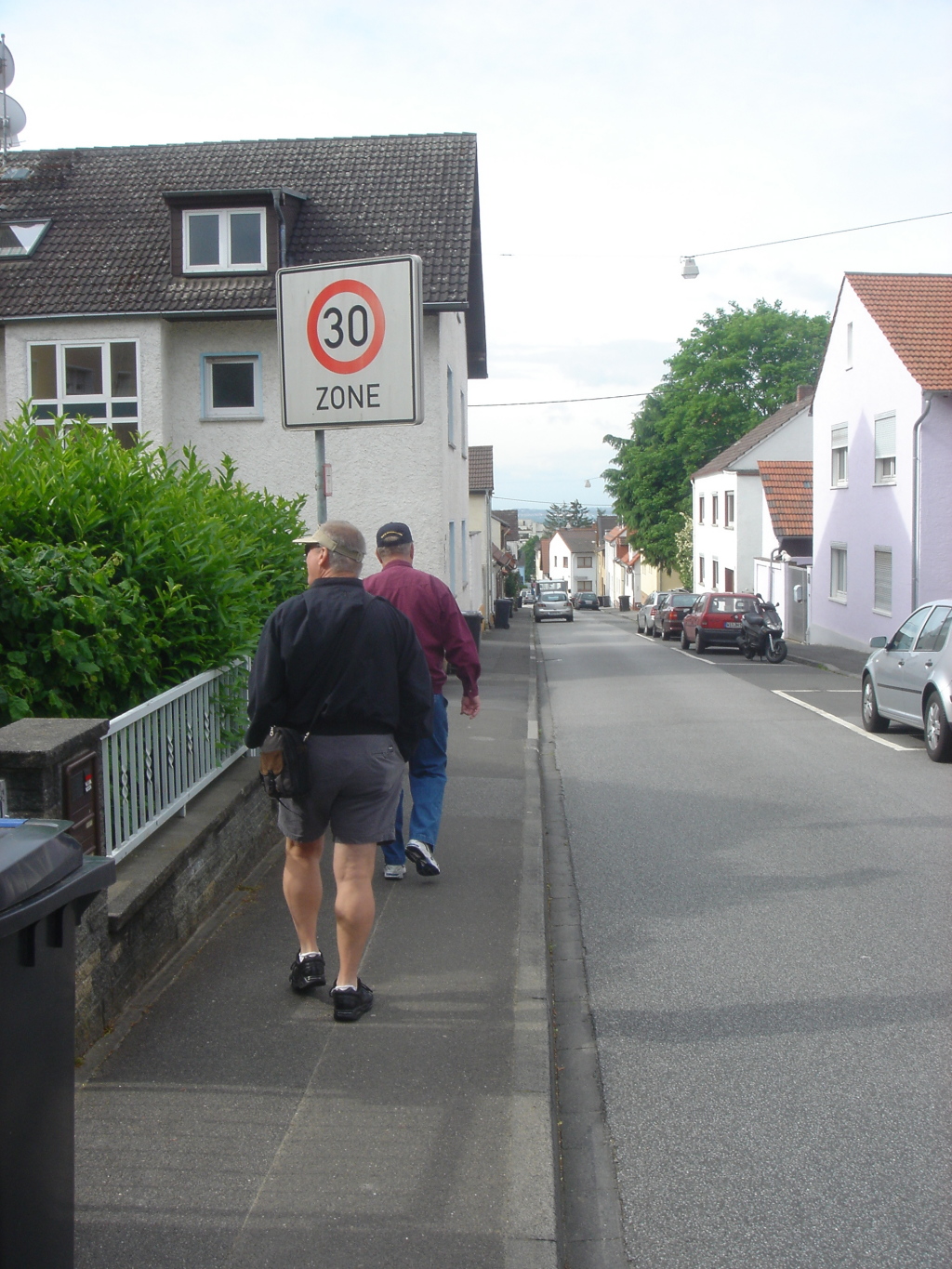 2007-05-11-MorningWalk-to-PastryStore .JPG
